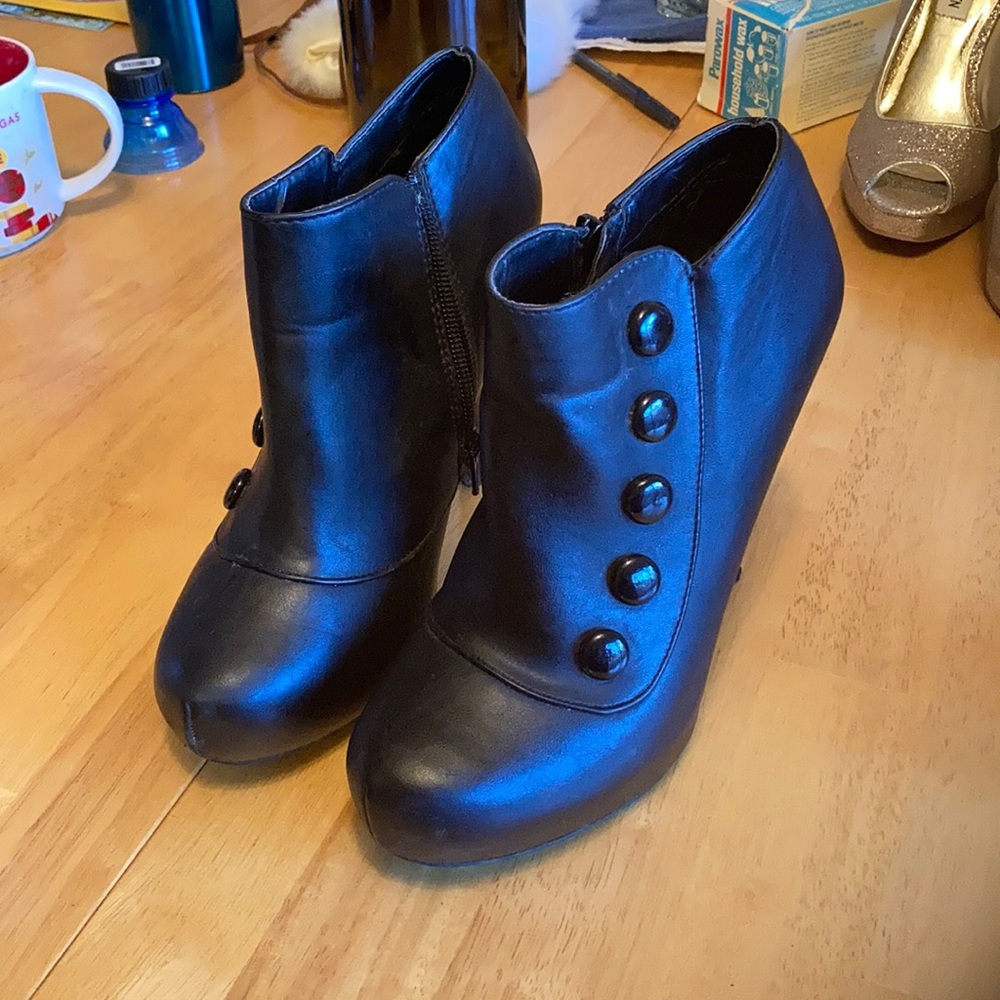 Black heeled booties